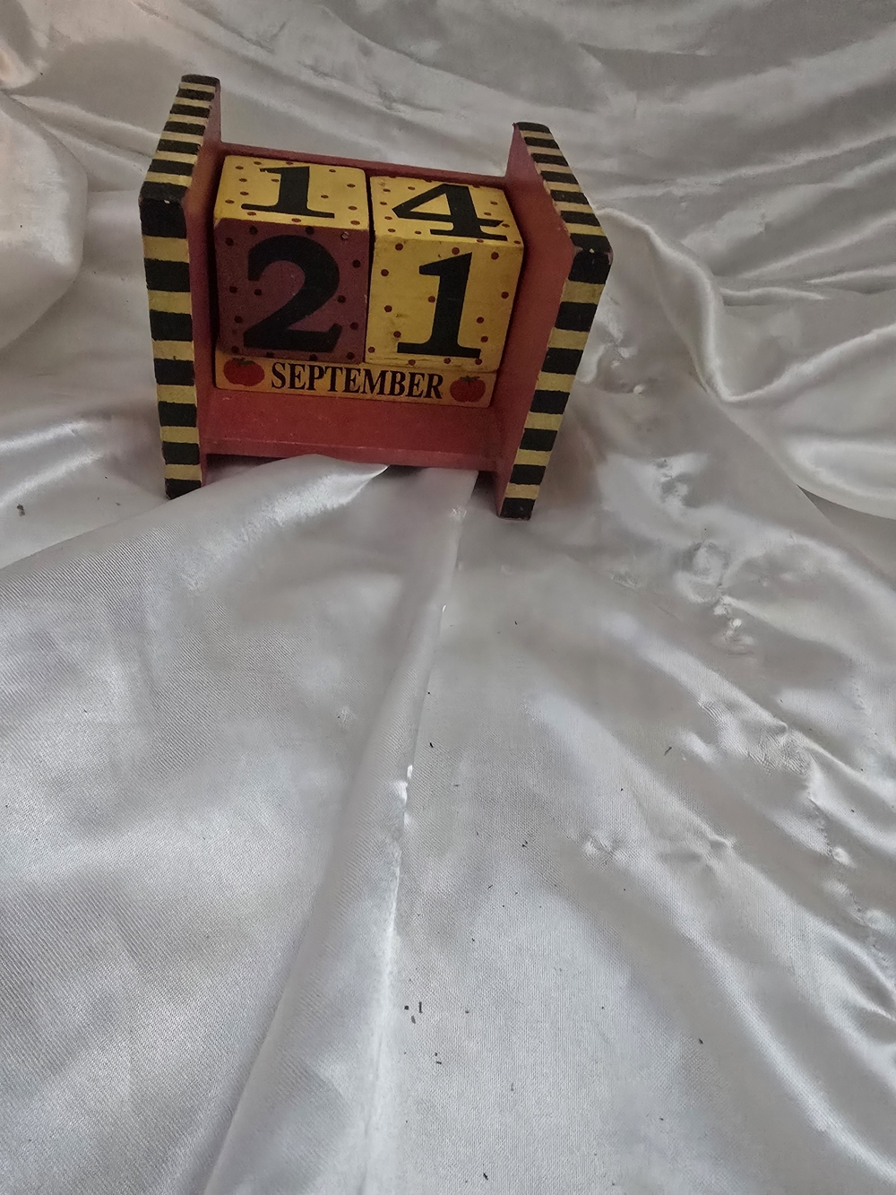 Wooden Perpetual Desk Calendar - Yellow and Red